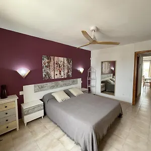 Mitjaneta Con Piscina Apartamento